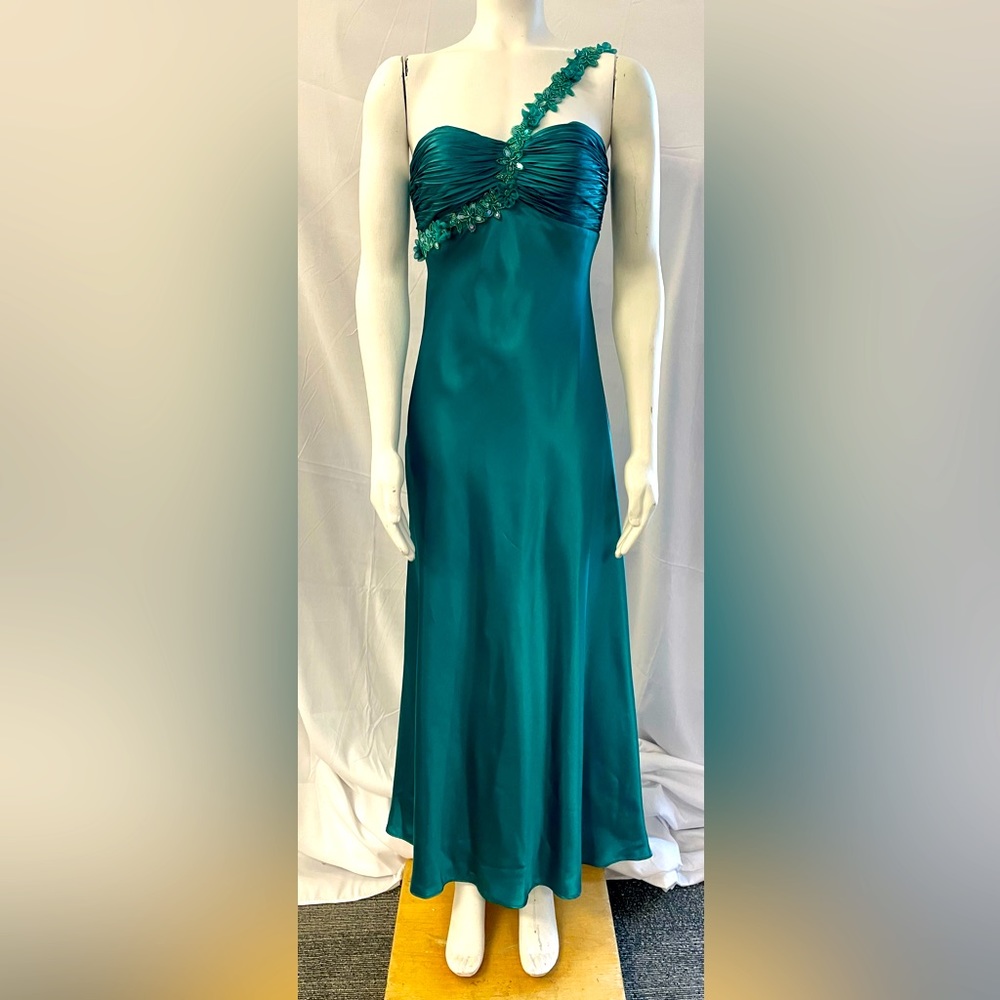 Beautiful beaded floral Morgan & co. Dress